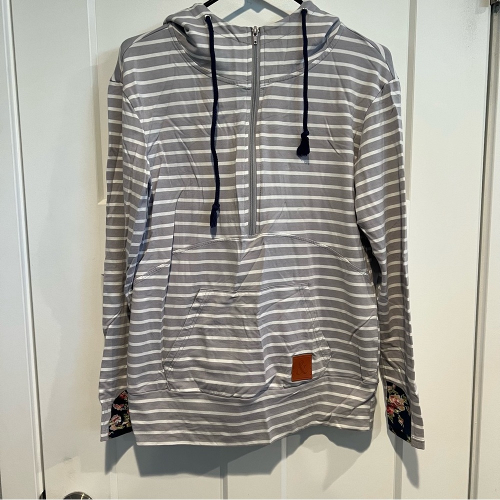 NWOT Ampersand Ave 1/2 zip hoodie with thumbholes - Women’s M